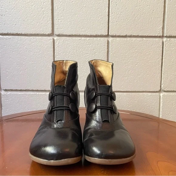 John Fluevog Women’s Operettas Giulia Black Leather Ankle Boots | US 6 - Picture 2 of 9